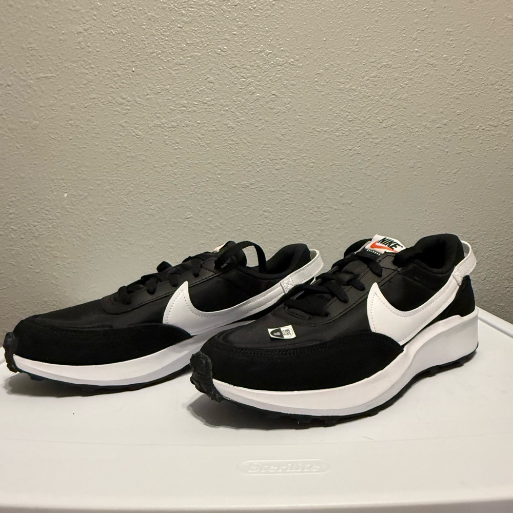 Nike Men’s Black and White Retro-Style Running Sneakers